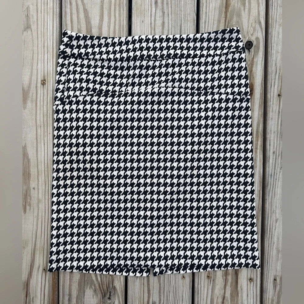 Michael Kors Ladies Houndstooth Black And Pink w/Slit Pencil‎ Skirt Sz 4 Zipper
